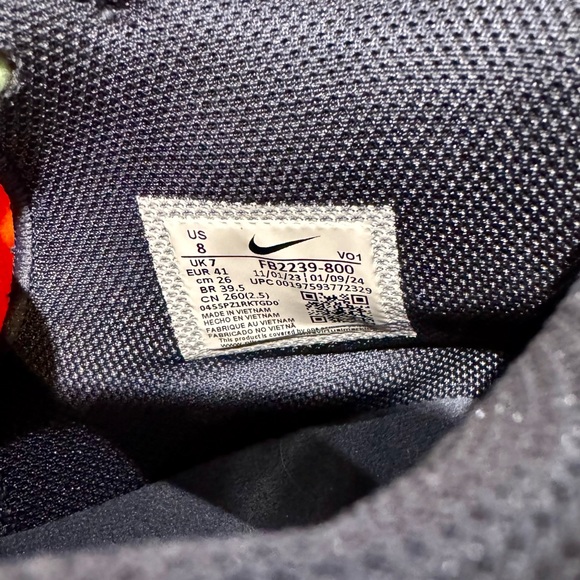 Nike LeBron Witness 8 Basketball Shoes - Picture 12 of 14